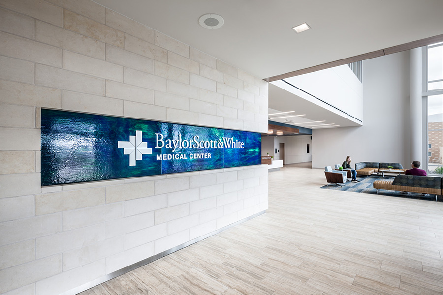 Baylor-Scott-White-Health_Main-Lobby-Feature-Wall-Lounge-Seating_Commercial-Interior-Design